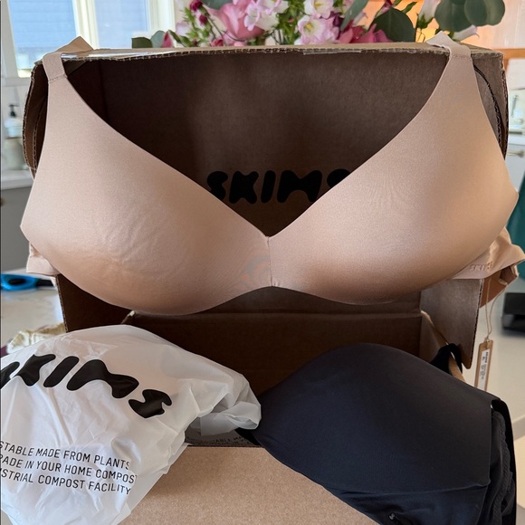 SKIMS WIRELESS FORM PUSH-UP PLUNGE BRA 32D NWT (Lot of 3) - Picture 10 of 10